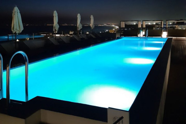 Türkisblauer Pool auf Mallorca